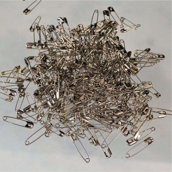 Lot Of Safety Pins Pack 300+  Count Assorted Sizes - Picture 1 of 4